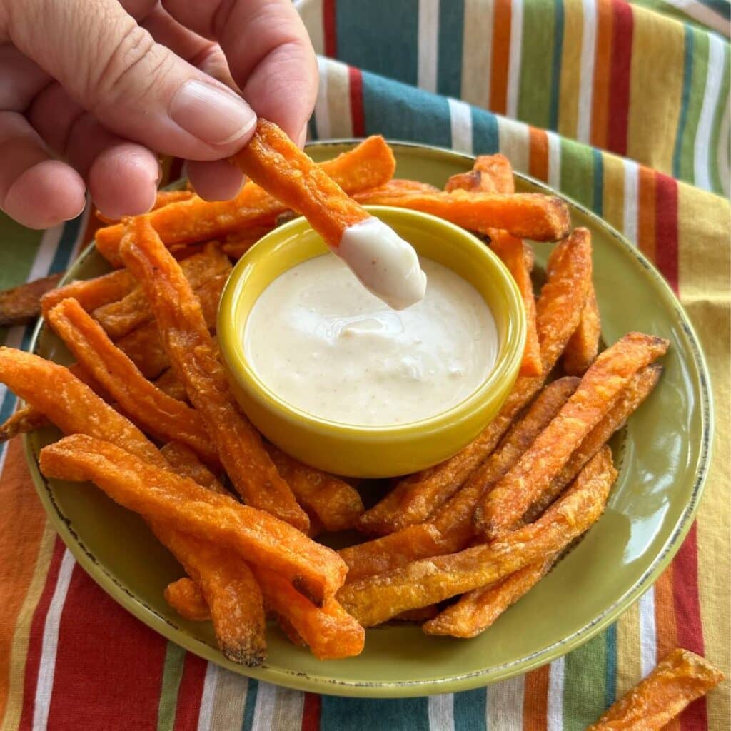 Easy Vegan Aioli Recipe (Quick EggFree Sauce) Alternative Dish